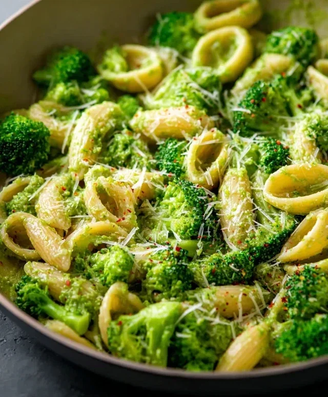 Light and Healthy Broccoli Pasta